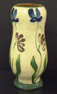 Majolika-Vase, floraler Dekor;