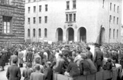 Demonstration am Alten Stadthaus. Klosterstraße, Ecke Parochialstraße