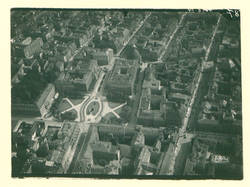 Luftaufnahme: Wilhelmplatz, Leipziger Straße und Dreifaltigkeitskirche, Blick nach Nordost