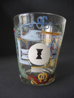Trinkglas mit Emaillemalerei (Glas der Müller)