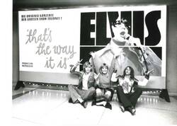 o.T., Ein großes Plakat im MGM-Theater am Kurfürstendamm 197-198