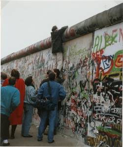 Potsdamer Platz, Öffnung der Mauer, Uhrzeit: 07:45 Uhr;