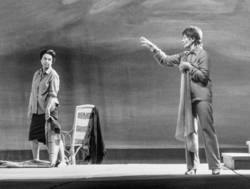 Szene mit Agnes Fink als Marthe und Gisela Uhlen als Xenia in "Sommer" von Edward Bond