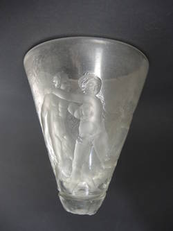 Kuppa eines Glaspokals mit Darstellung eines unbekleideten Liebespaares;