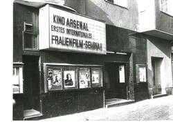 o.T., Außenansicht des Kino Arsenal, Welserstraße 25