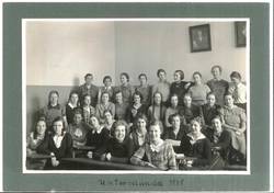 Gruppenbildnis. Mädchenklasse einer Berliner Schule (Untersekunda)