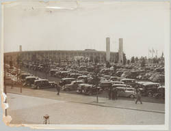Olympia 1936. Parkplatz am Ost-Tor des Reichssportfeldes.