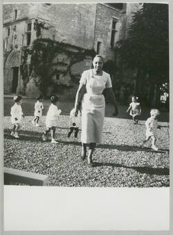 o.T., Josephine Baker mit Adoptivkindern. Rainbow Family