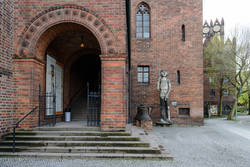 Märkisches Museum  Am Köllnischen Park 5. Teilansicht mit Eingang und Roland