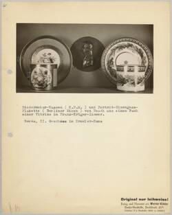 Biedermeier-Tassen (K.P.M.) und Porträt-Eisenguss-Plakette (Berliner Eisen) von Posch