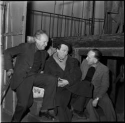 John Heartfield, Karl Ruppert und Ernst Busch im Deutschen Theater