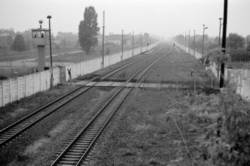 Die Berliner Mauer in Staaken mit Blick auf die Gleisanlagen