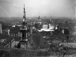 Blick vom Turm des Stadthauses nach Osten über den Bereich um die Parochialkirche;