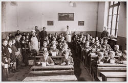 Klassenfoto, Jungen. Schulkinderspeisung 1946.