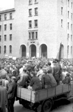 Demonstration am Alten Stadthaus. Klosterstraße, Ecke Parochialstraße