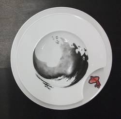 Dinner for Sinner, Tellerpaar: "Doom china (Tsunami) & Hate plate (Coolie`s cap)"