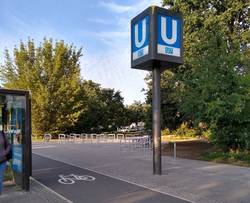 "Fahrradparkplatz am U-Bahnhof Haselhorst"