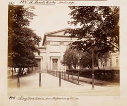 Kastanienwäldchen und Eingangsfront der Singakademie