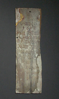 Schreinfragment mit Inschrift von einem Retabel aus der Kirche in Pätzig