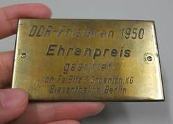 Plakette eines Ehrenpreises vom DDR-Frisieren 1950