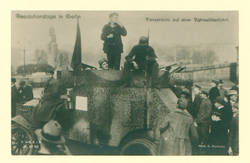 Revolutionstage in Berlin. Panzerauto auf einer Patrouillienfahrt.