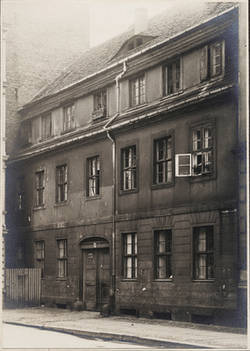 Georgenkirchplatz 12;