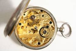 Taschenuhr mit skelettiertem Uhrwerk