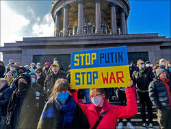 "Stop Putin, Stop War"