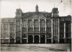 Kaufhaus Tietz am Alexanderplatz im März 1919, nach dem Spartakusaufstand.