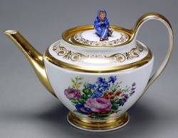 Teekanne mit Deckel, Deutsche Blumen und Golddekor