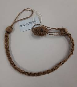 Armband aus Haaren mit Blütenanhänger