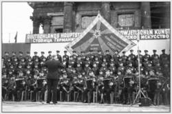 Nachkriegsalltag/Freiluftkonzert des Alexandrow-Ensembles auf dem Gendarmenmarkt