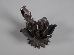 Handleuchter in Blütenform aus Eisen