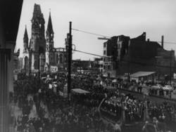 Rosenmontagszug 1952. Tauentzienstraße