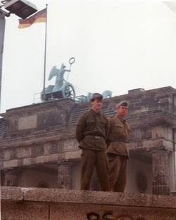 Potsdamer Platz, Öffnung der Mauer, Uhrzeit: 07:30 Uhr;