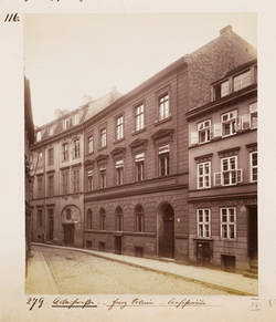 Das Konsistorialgebäude der Französischen Gemeinde in der Adlerstraße 9 / Unterwasserstraße 8;
