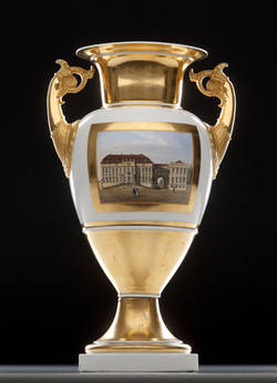 Amphoren-Vase mit Vedutenmalerei, Ansicht des Opernhauses und Prinzessinnen-Palais;