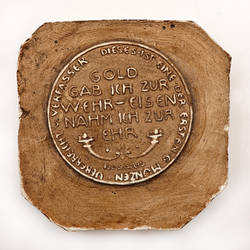 Entwurfsmodell für eine Medaille für Edelmetallspender im Ersten Weltkrieg - IN EISERNER ZEIT;