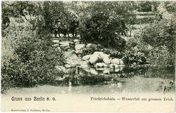 Gruss aus Berlin N.O. Friedrichshain -  Wasserfall am grossen Teich.