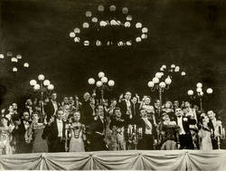 Szene aus der Eröffnungsvorstellung Die Fledermaus in der Komischen Oper;