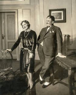 Szene mit Carola Toelle und Otto Wallburg in Die Perle