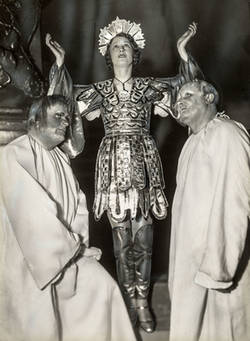 Szene mit Eduard von Winterstein als "Bauer", Friedel Schuster als "Engel Gottes" und Eugen Klöpfer als "Bettler"  in Das große Welttheater
