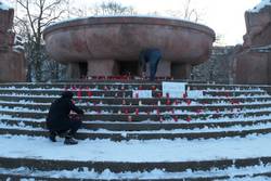 Kerzen zum Gedenken an die Verstorbenen der Pandemie