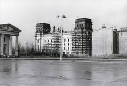 Reichstagsgebäude vom Pariser Platz aus