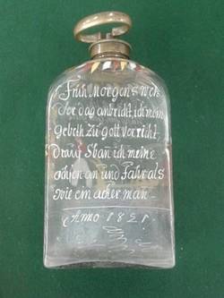 Gluggerflasche mit Sinnspruch und Bauer