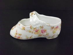 Kleines Gefäß in Schuhform, Blütendekor;
