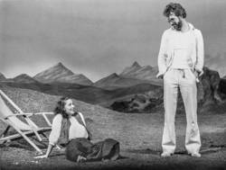 Szene mit Mona Seefried als Ida und Wolf Roth als Albert Lindberg in "Sehnsucht" von Gerhard Roth
