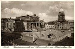 Berlin Gendarmenmarkt mit Schauspielhaus und Französischem Dom