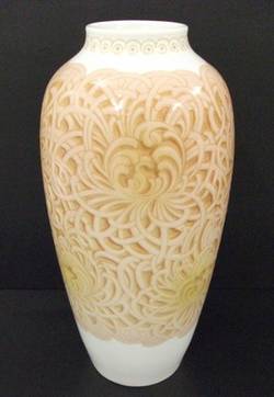 Vase, florales, reliefiertes Chrysanthemendekor;