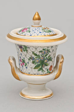 Miniatur Krater-Vase mit Deckel und Blumensteckscheibe, Deutsche Blumen;